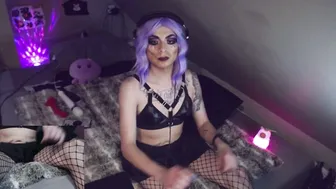 kai_96 nonbinary posing on cam