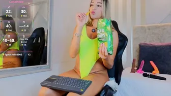 Tayra_pradit on live cam video
