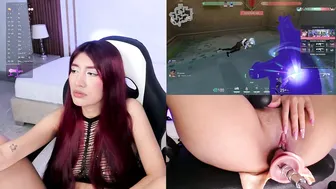 miavoss_ gaming on webcam
