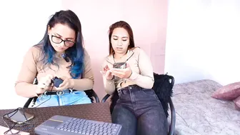 jules_n_gia cam sex chat 10-Jan-26