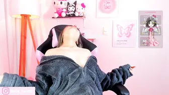 bella_hunteer (01-11-2026) posing on cam