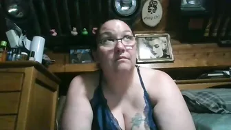 Peachtree197 bbw posing on cam