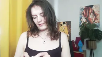 fancynadine posing on webcam 16-Jun-2025