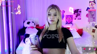 Battymelody webcam cam girl