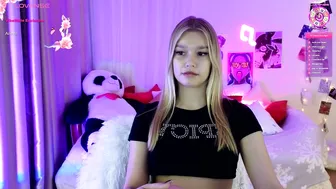 Battymelody webcam cam girl