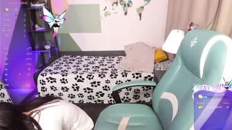 Rosiehearts (01/12/2026) posing on cam