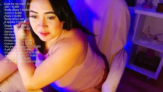 M33li posing on cam chat porn video