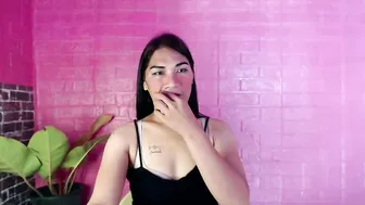 sweet_hanna22 shy free cam show