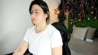 Sarahdeyvis webcam show 01/12/2026