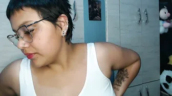 Fucking_temptation1 on cam posing on cam