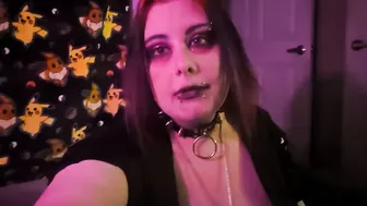 Kayslav3 lovense posing on cam
