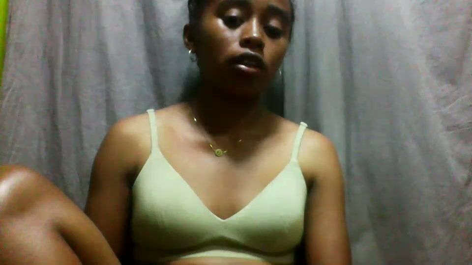 avontsoaldy posing on webcam - 13-Jan-2026