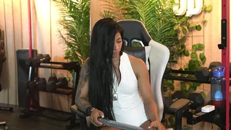 kim_beckett muscle posing on webcam