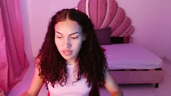 Naya_fox1 free cam show 01-13-2026