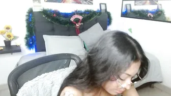 Vannesweet_ posing on webcam (01-14-2026)