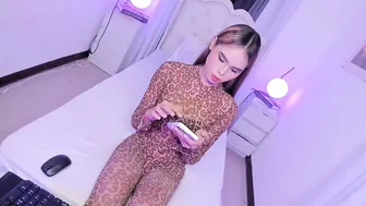 Aliyah_bucks bigcock live on cam