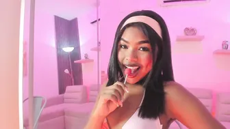 Tahiela posing on cam 14-Jan-26