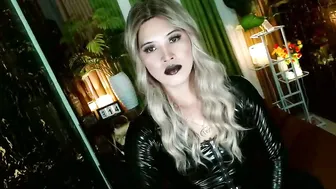 queen_kendalx19 latex (01-14-2026)