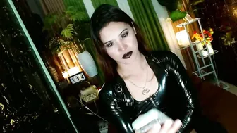 queen_kendalx19 latex (01-14-2026)