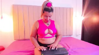 Lucy_sorni latina live on cam