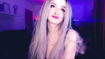 miladyjolie posing on webcam 16-Jan-2026