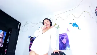 Emilly_coper18 latina cam video