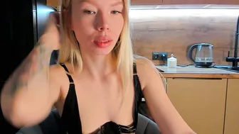 olivia_bells posing on webcam live webcam show
