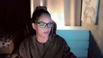 queenarthalia nude cam 01-18-2026