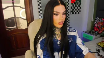 Yourvirtualgirlfriennd posing on webcam 19 January 2026