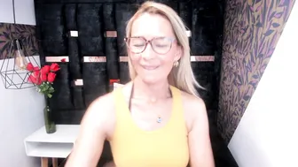 issa_milf__ smalltits free cam show