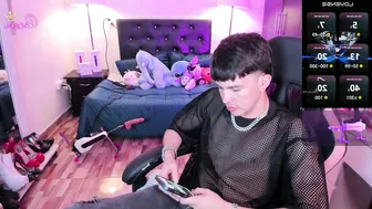 Andrew_angels lovense posing on webcam