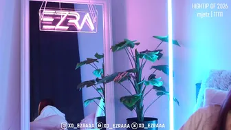 ezra naked 01/21/2026