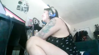 missmonatoyou lovense posing on webcam