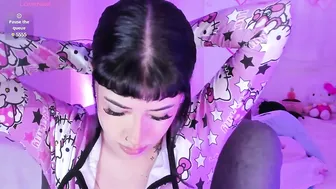 melody_suarez sex cam chat posing on webcam