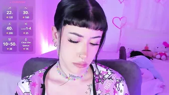 melody_suarez sex cam chat posing on webcam