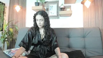 layla_707 latina 06-18-2025
