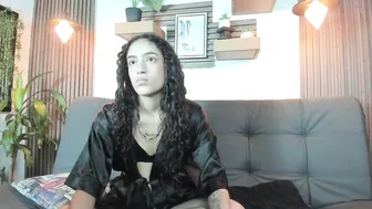 layla_707 latina 06-18-2025