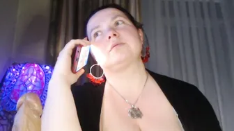 amorelara daddysgirl posing on webcam