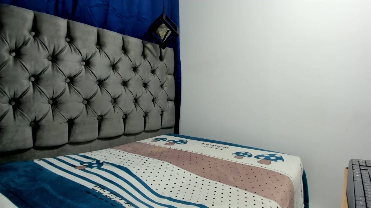 Sweett_luna_19 cam girl 22-Jan-2026