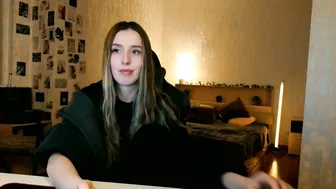 cexsuline shy posing on webcam