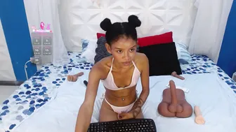 Adisson_petite1 porn cam posing on webcam