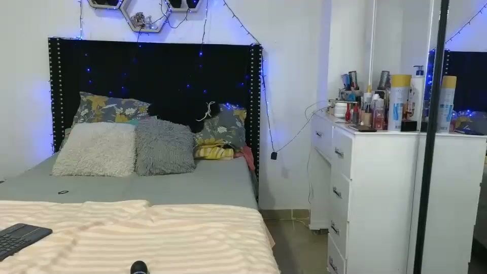 charlotte_027 naked 23-Jan-26
