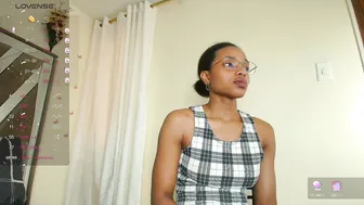 sara_williams01 on webcam 18 June 2025