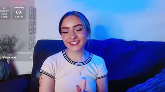melodygirl__ posing on webcam 06/18/2025