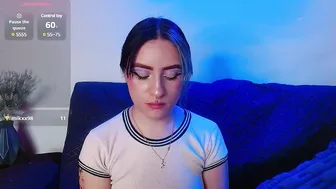 melodygirl__ posing on webcam 06/18/2025