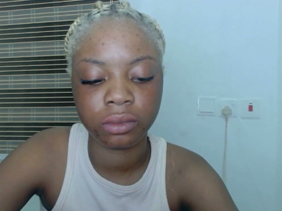 sexyxpeach ebony posing on cam