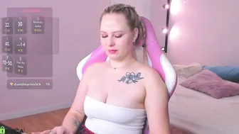 Shei11a blonde amateur cam video