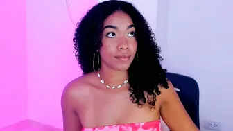 Sasha_fox0 posing on webcam (01/25/2026)