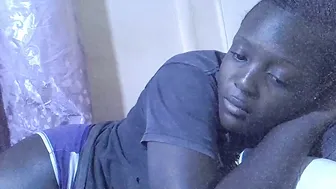hot_raylah bigass posing on webcam