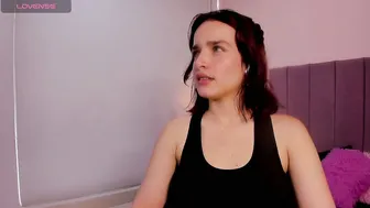 Annyrosee posing on webcam 26-Jan-2026